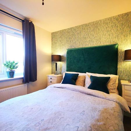 The Lawnswood - Central Manchester Holiday Home With Free Parking Екстериор снимка