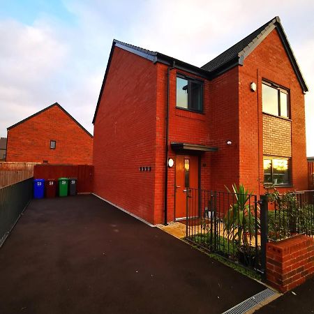The Lawnswood - Central Manchester Holiday Home With Free Parking Екстериор снимка