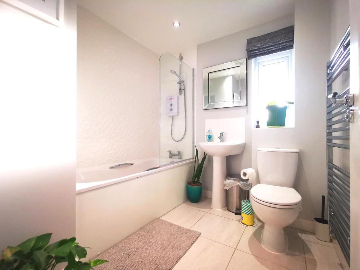 The Lawnswood - Central Manchester Holiday Home With Free Parking Екстериор снимка