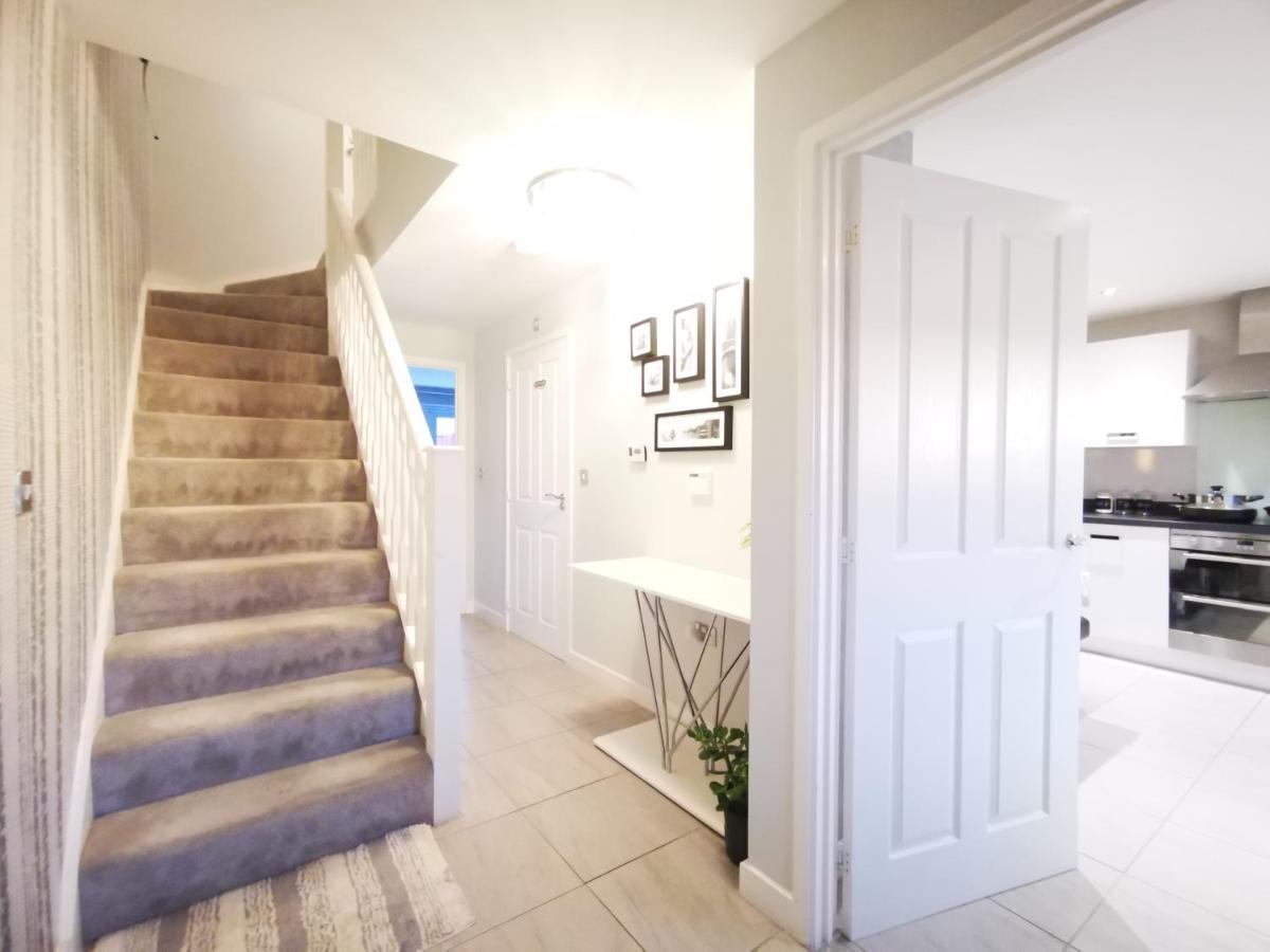 The Lawnswood - Central Manchester Holiday Home With Free Parking Екстериор снимка