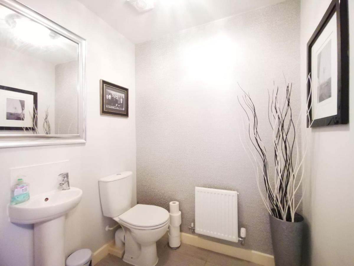 The Lawnswood - Central Manchester Holiday Home With Free Parking Екстериор снимка