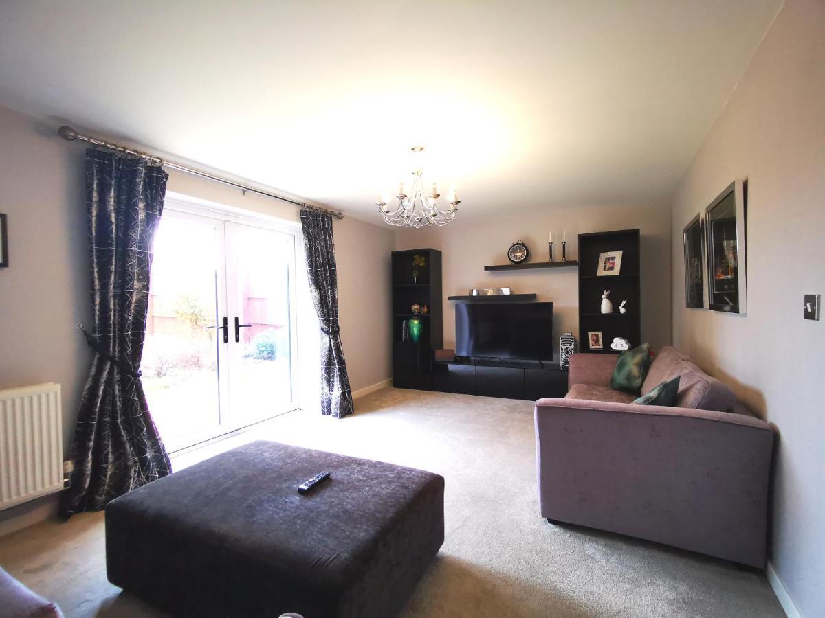 The Lawnswood - Central Manchester Holiday Home With Free Parking Екстериор снимка