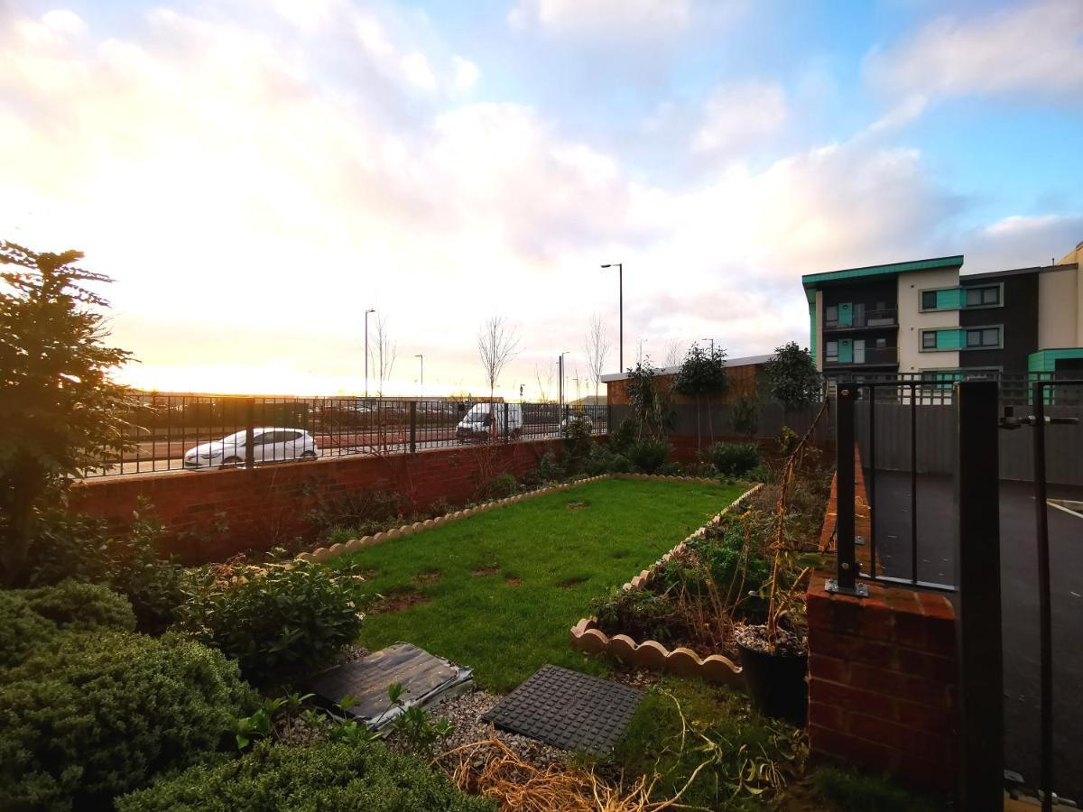 The Lawnswood - Central Manchester Holiday Home With Free Parking Екстериор снимка